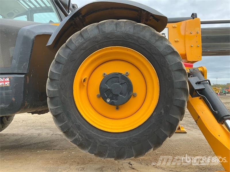 JCB 540-140 مناولات متداخلة
