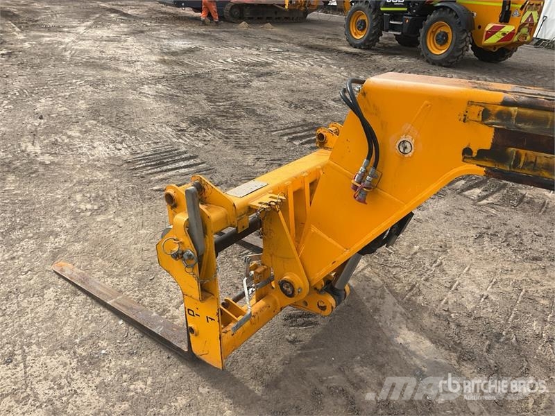 JCB 540-140 مناولات متداخلة