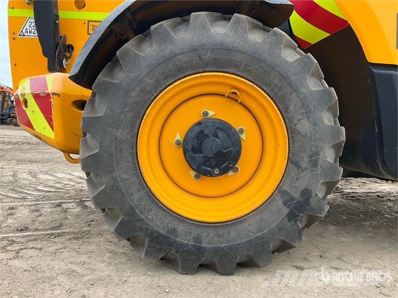 JCB 540-140 مناولات متداخلة