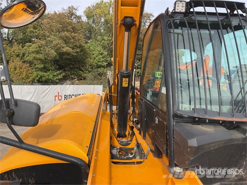JCB 540-140 مناولات متداخلة