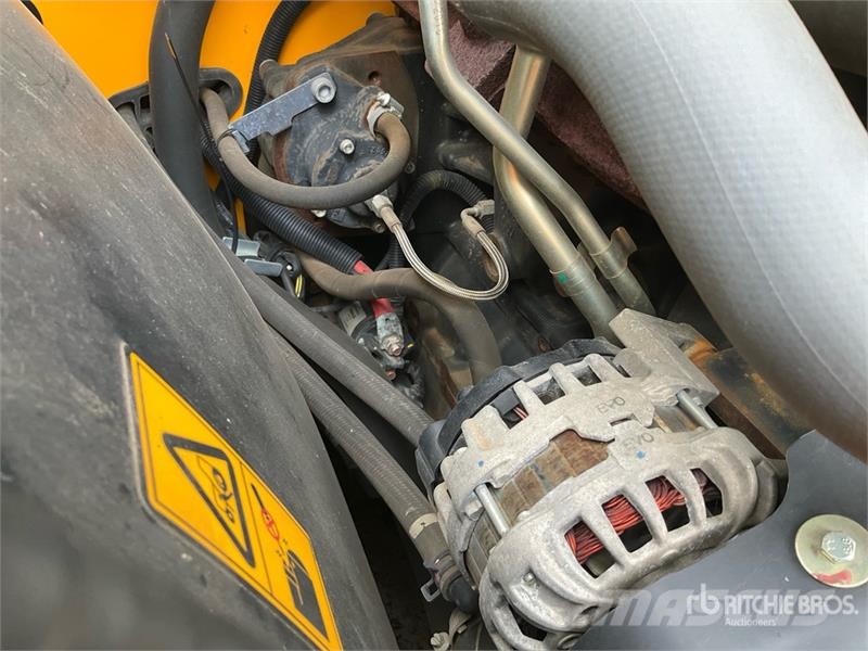 JCB 540-140 مناولات متداخلة