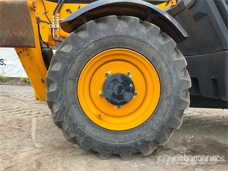 JCB 540-140 مناولات متداخلة