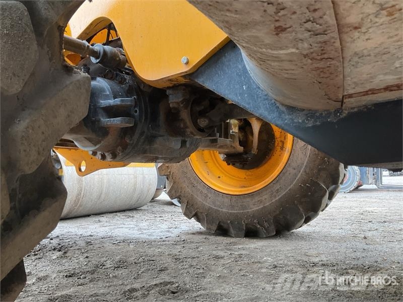 JCB 540-140 مناولات متداخلة