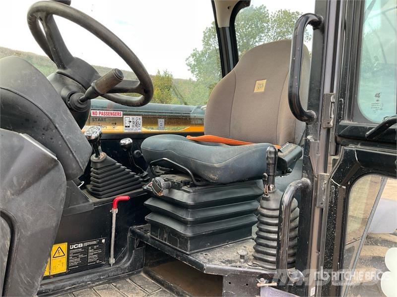 JCB 540-140 مناولات متداخلة