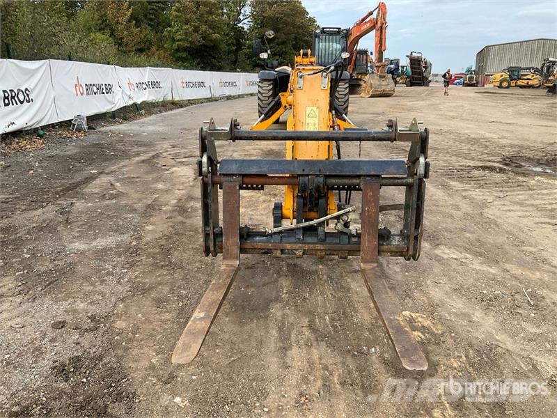 JCB 540-140 مناولات متداخلة