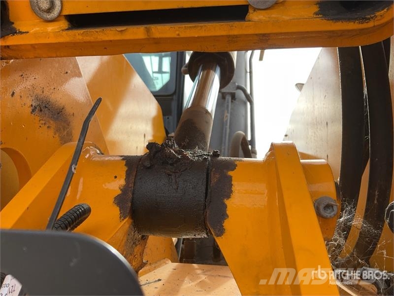 JCB 540-140 مناولات متداخلة