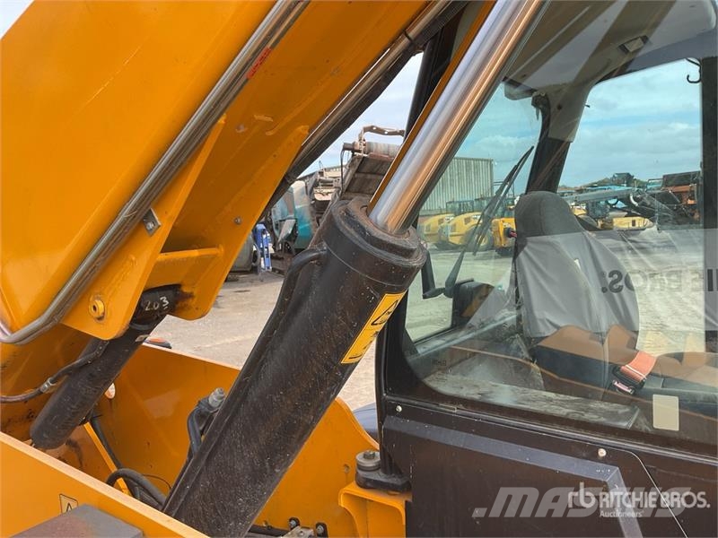 JCB 540-140 مناولات متداخلة