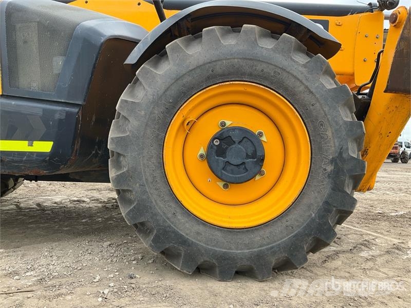 JCB 540-140 مناولات متداخلة