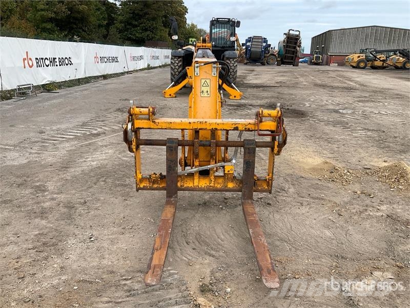 JCB 540-140 مناولات متداخلة