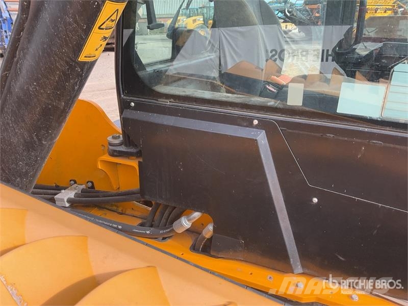 JCB 540-140 مناولات متداخلة