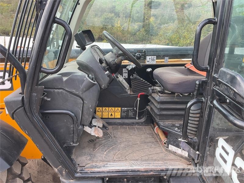 JCB 540-140 مناولات متداخلة