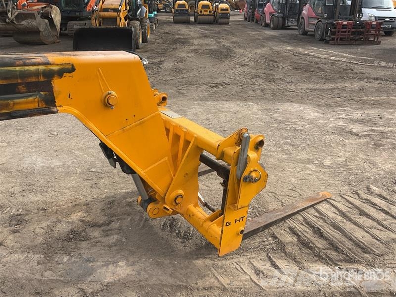 JCB 540-140 مناولات متداخلة