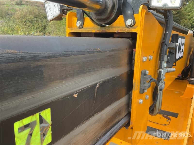 JCB 540-140 مناولات متداخلة