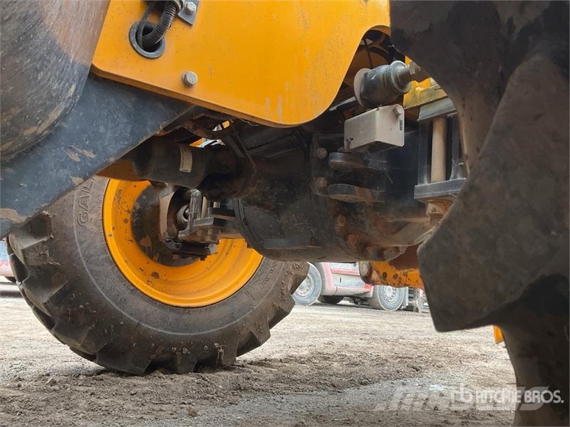 JCB 540-140 مناولات متداخلة