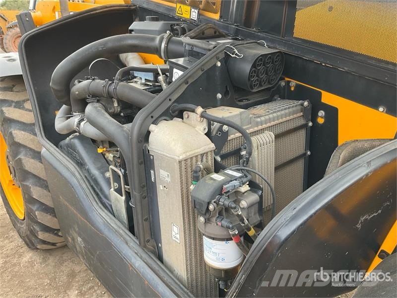 JCB 540-140 مناولات متداخلة