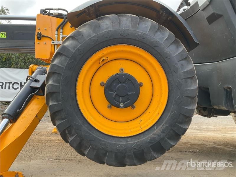 JCB 540-140 مناولات متداخلة