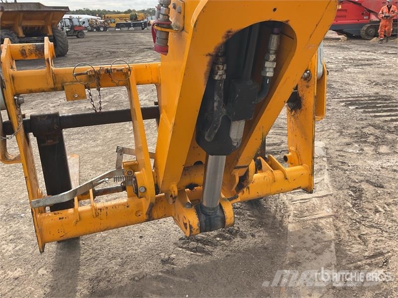JCB 540-140 مناولات متداخلة