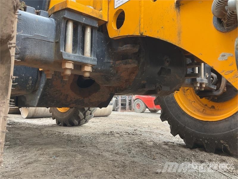 JCB 540-140 مناولات متداخلة