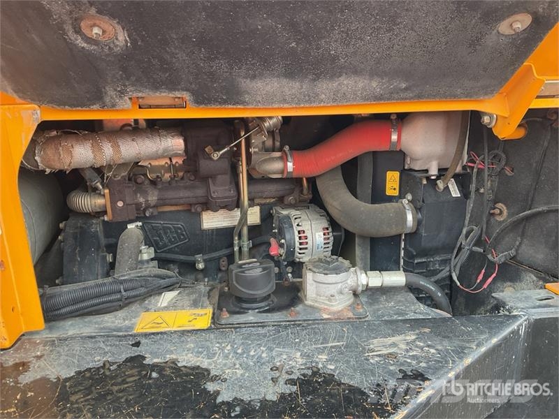 JCB 6 ton 4x4 Swivel Dumper Ne cestni demperji