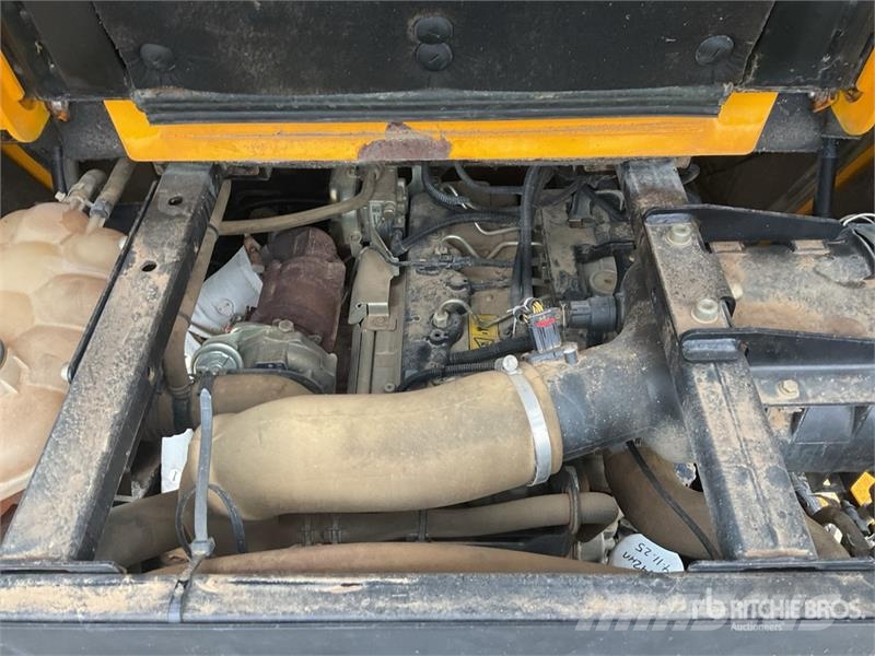 JCB 6ST 6 ton 4x4 Swivel Dumper Väikekallurid