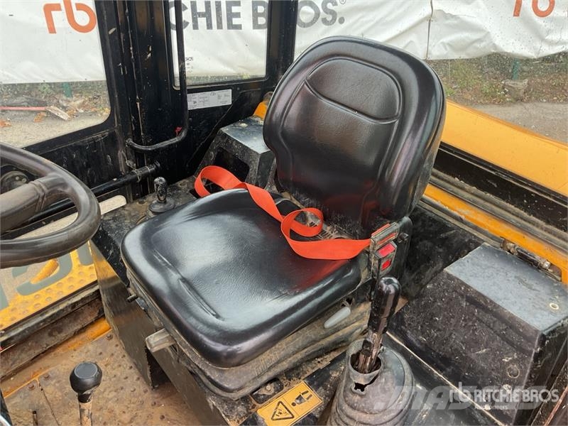 JCB 6ST 6 ton 4x4 Swivel Dumper Väikekallurid