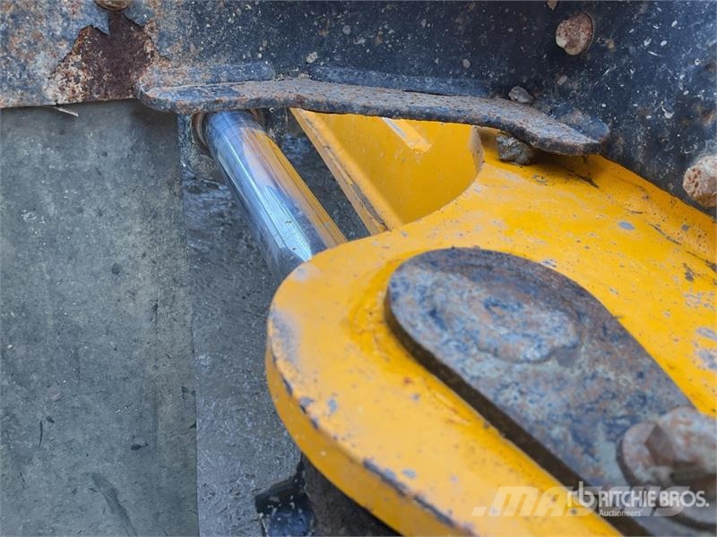 JCB 6ST 6 ton Swivel Cab Dumper عربات نقل قلابة للمواقع