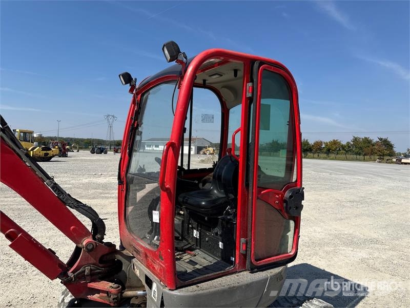 JCB 8025 ZTS 小型挖掘机