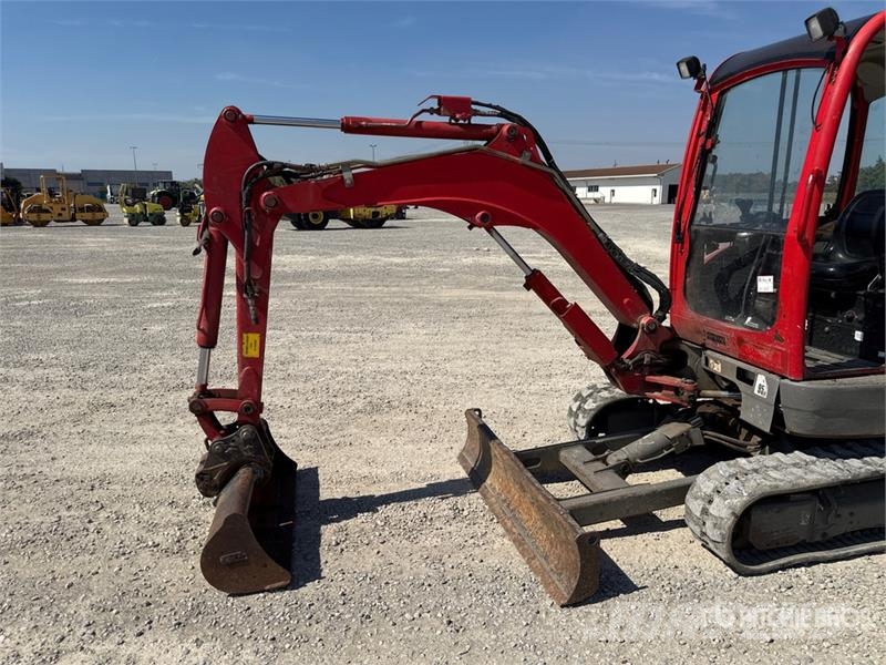 JCB 8025 ZTS 小型挖掘机