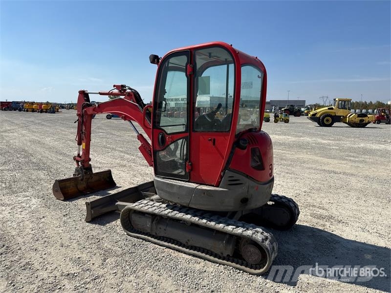 JCB 8025 ZTS 小型挖掘机