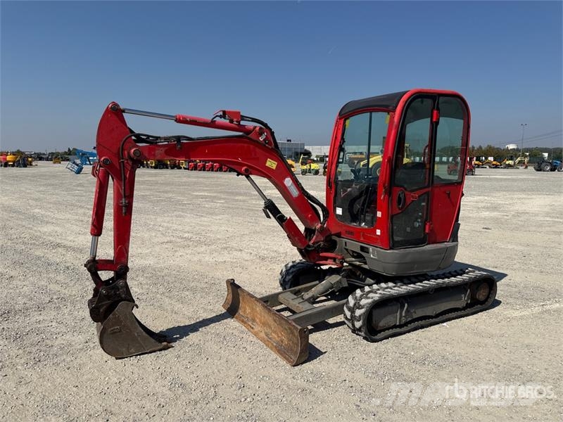 JCB 8025 ZTS 小型挖掘机
