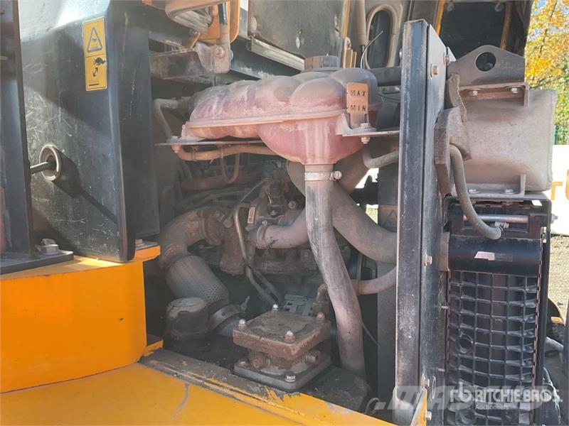 JCB 9FT 9 ton 4x4 Dumper (Inoperable) عربات نقل قلابة للمواقع