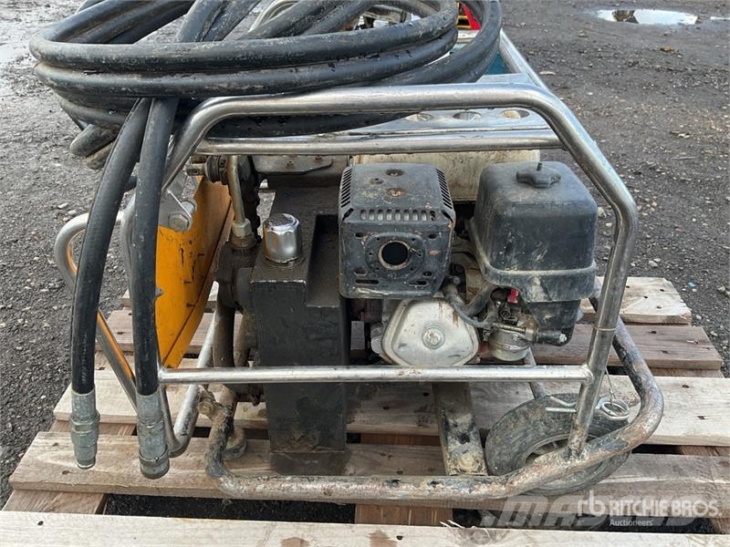 JCB Beaver Hydraulic Power Pack مطارق دق خوازيق هيدروليكية