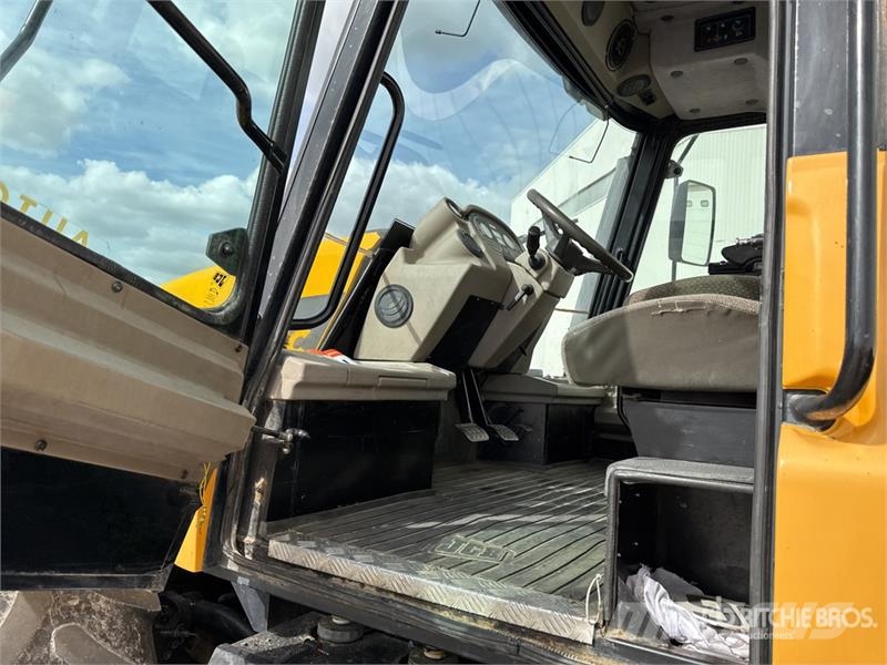 JCB Fastrac 3185 Autoshift 4WD Tractor Tractors