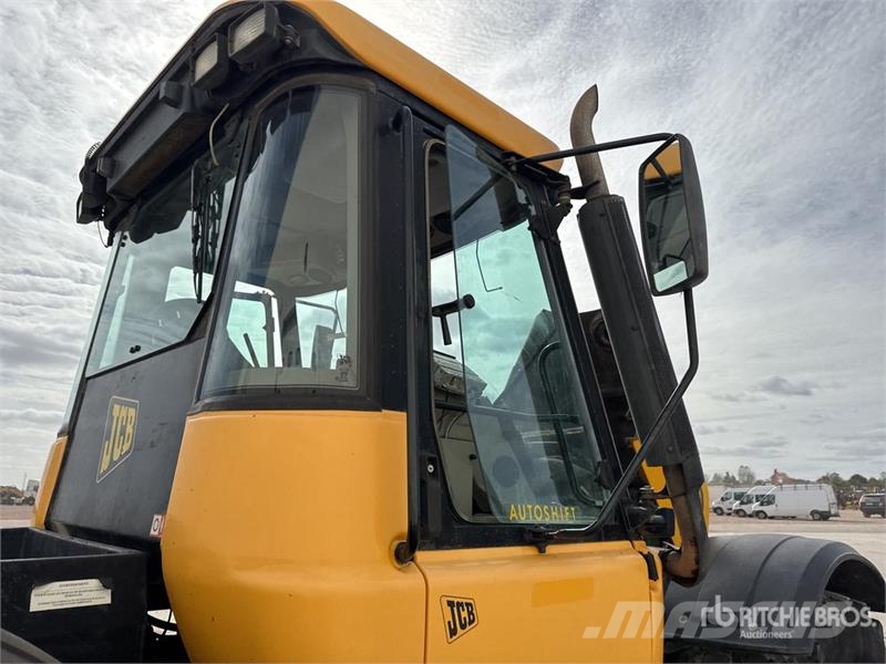 JCB Fastrac 3185 Autoshift 4WD Tractor Tractors