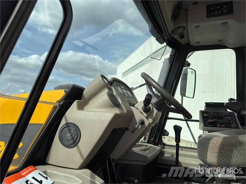 JCB Fastrac 3185 Autoshift 4WD Tractor Tractors