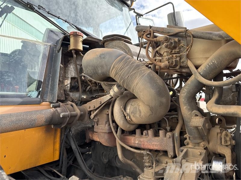 JCB Fastrac 3185 Autoshift 4WD Tractor Tractors