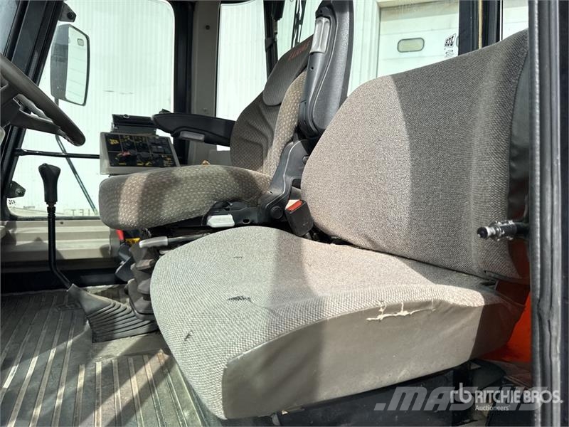 JCB Fastrac 3185 Autoshift 4WD Tractor Tractors