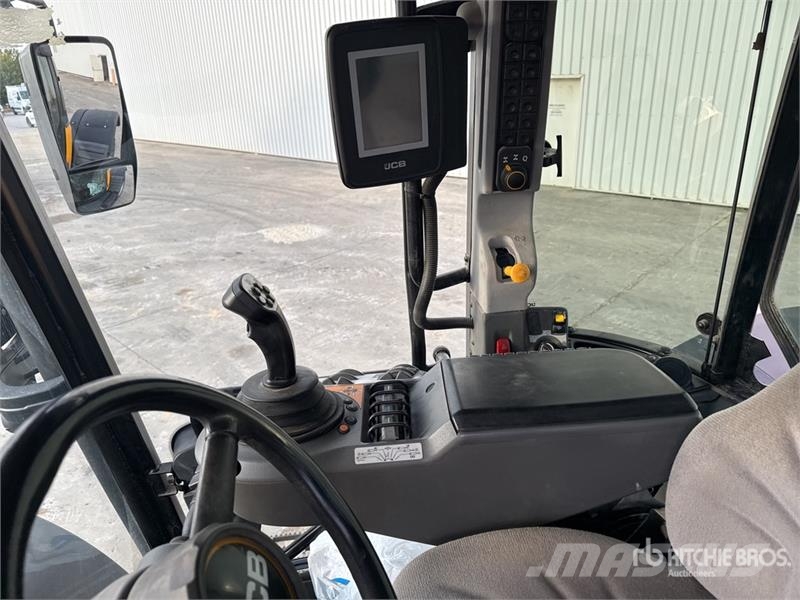 JCB Fastrac 4220 4x4 Tracteur Agricole 4WD Tractor Tractors