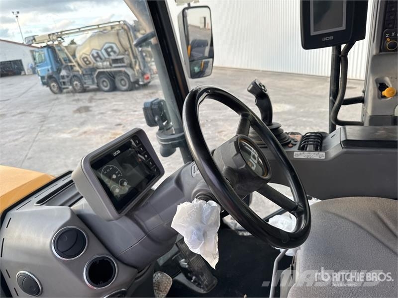 JCB Fastrac 4220 4x4 Tracteur Agricole 4WD Tractor Tractors