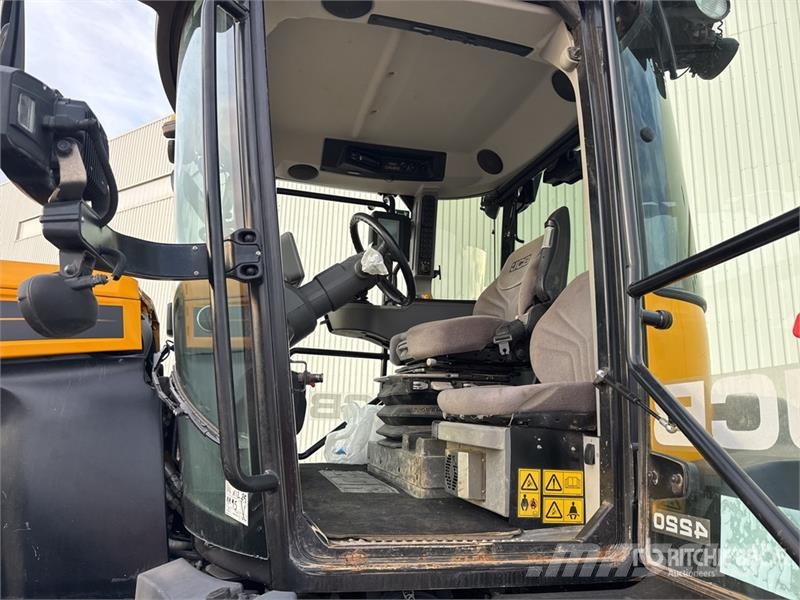 JCB Fastrac 4220 4x4 Tracteur Agricole 4WD Tractor Tractors