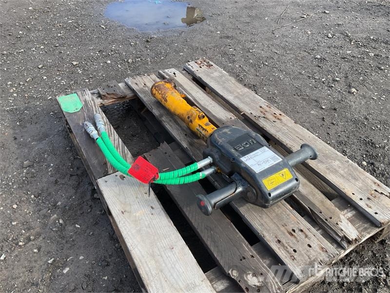 JCB HM26 Hydraulic Breaker مطارق / كسارات
