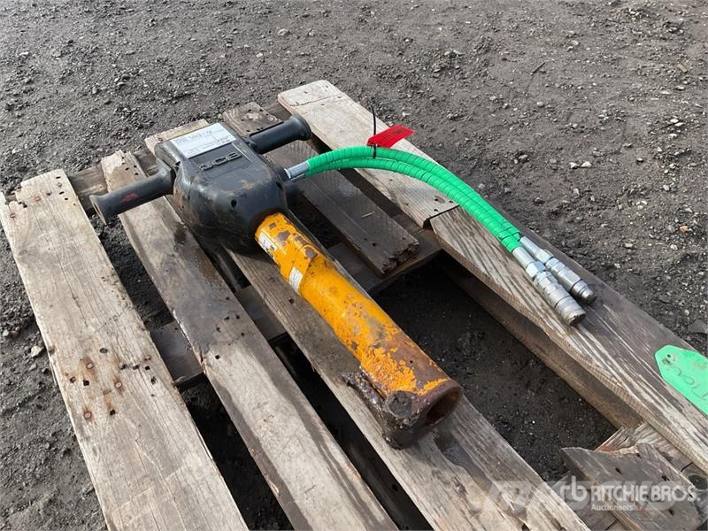 JCB HM26 Hydraulic Breaker مطارق / كسارات