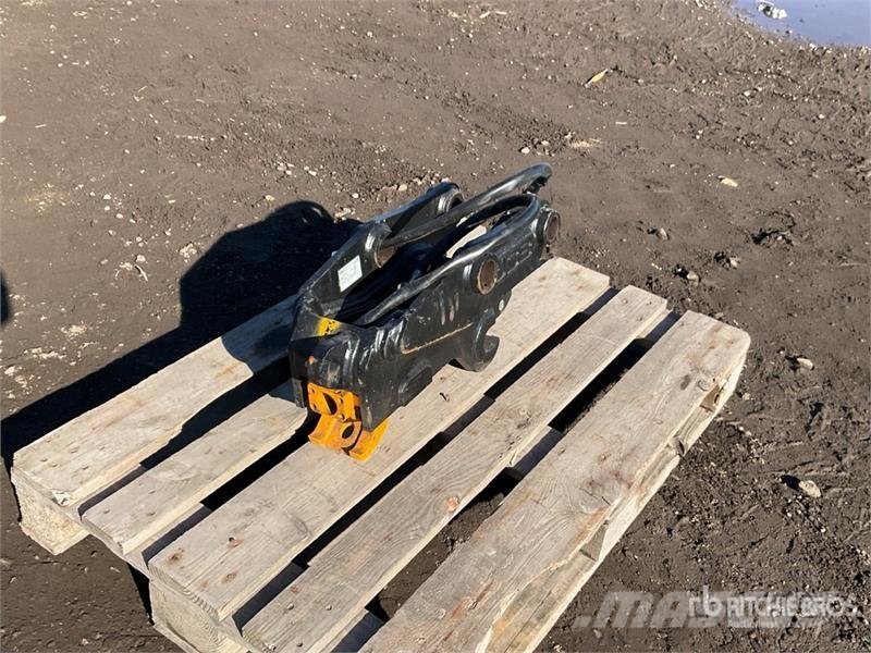 JCB Hydraulic Quick Coupler (Unused) Brze spojke