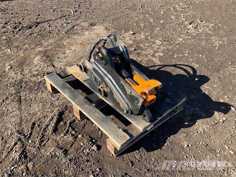 JCB Hydraulic Quick Coupler (Unused) Brze spojke