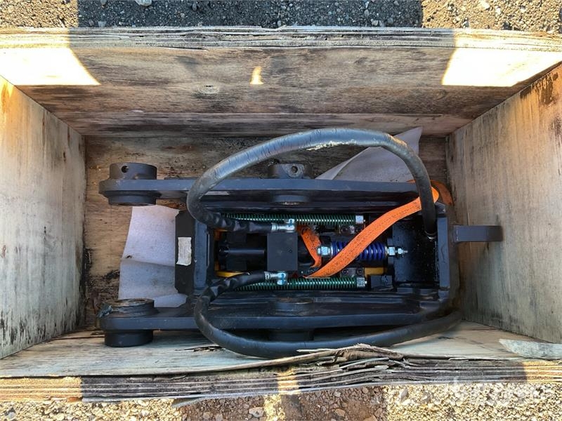 JCB Hydraulic Quick Coupler (Unused) موصلات سريعة
