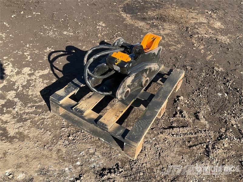 JCB Hydraulic Quick Coupler (Unused) Brze spojke
