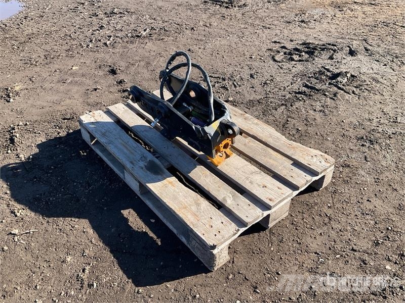 JCB Hydraulic Quick Coupler (Unused) Brze spojke