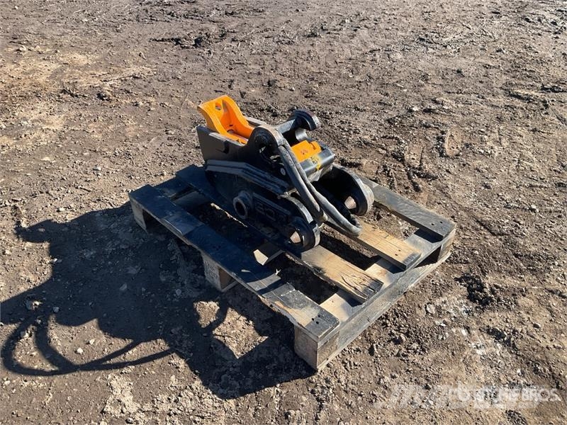 JCB Hydraulic Quick Coupler (Unused) Brze spojke