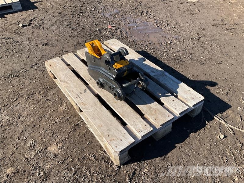 JCB Hydraulic Quick Coupler (Unused) Brze spojke