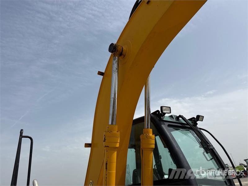 JCB JS130 Rupsgraafmachines